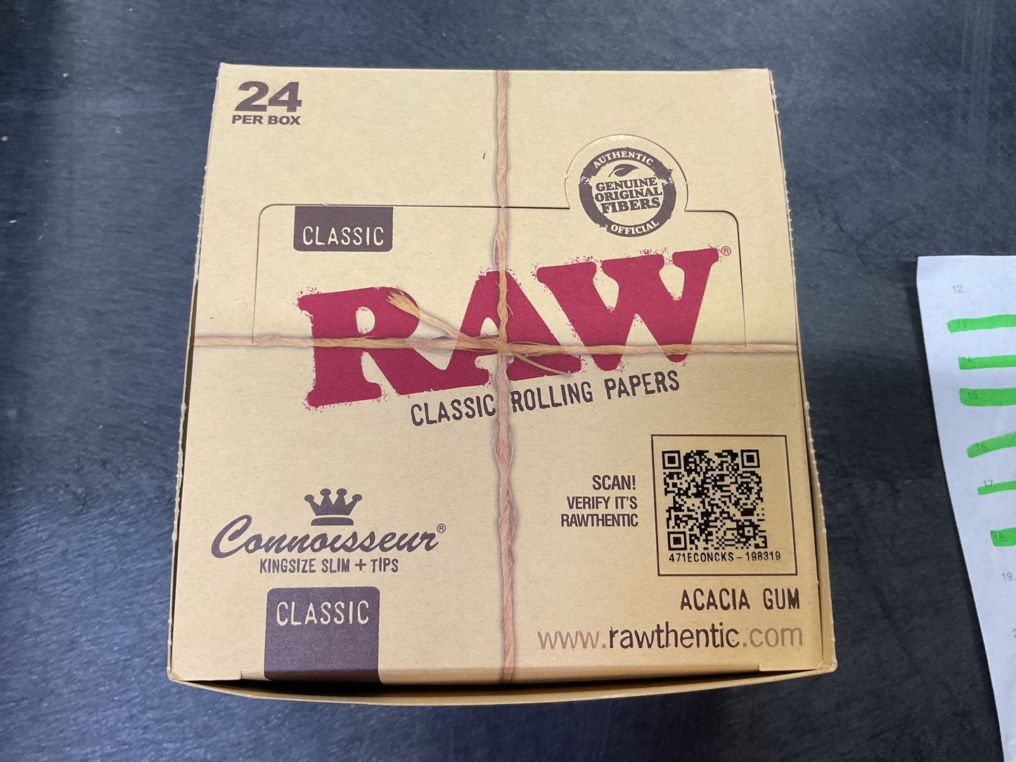 Raw Classic Rolling Papers 24 per Box