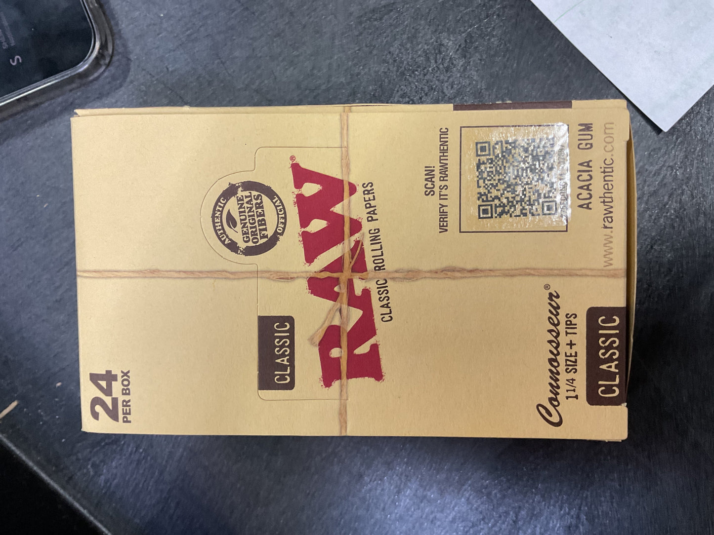 Raw Classic Rolling Papers 24 Per Box