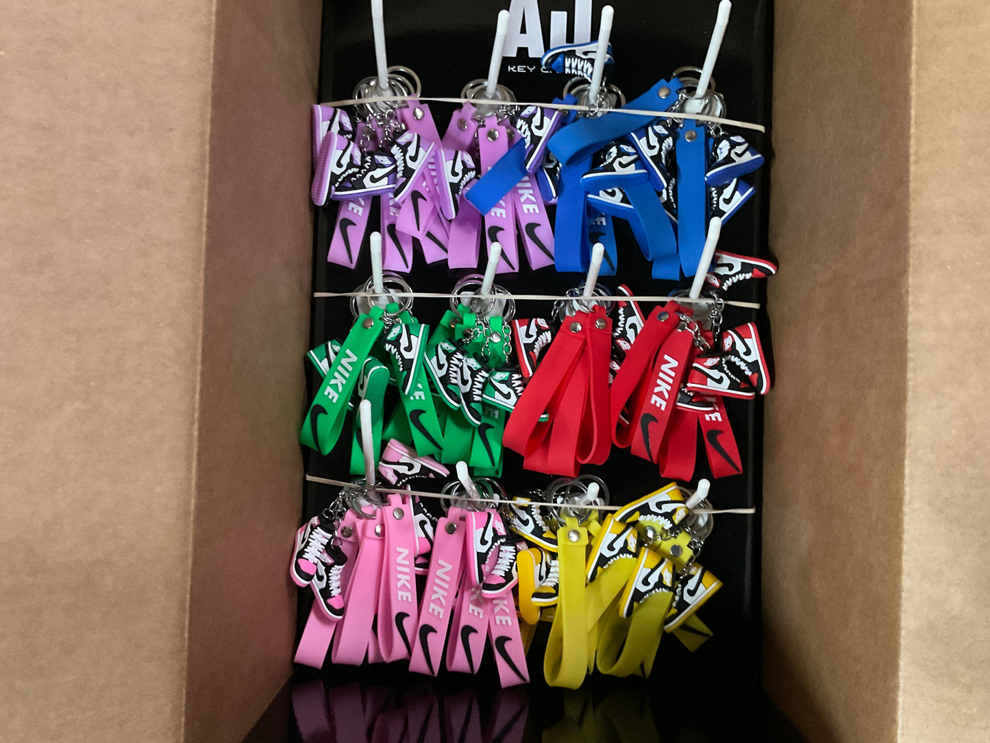 KEYCHAIN SHOES DISPLAY 48ct