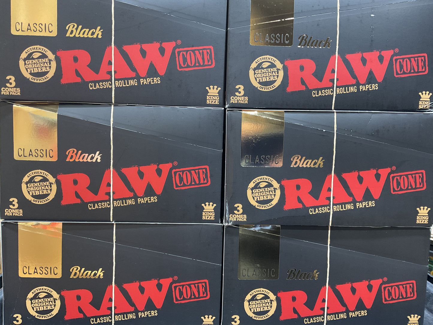 Raw Classic Black Rolling Papers king Size (3 Cobes Per Pack)
