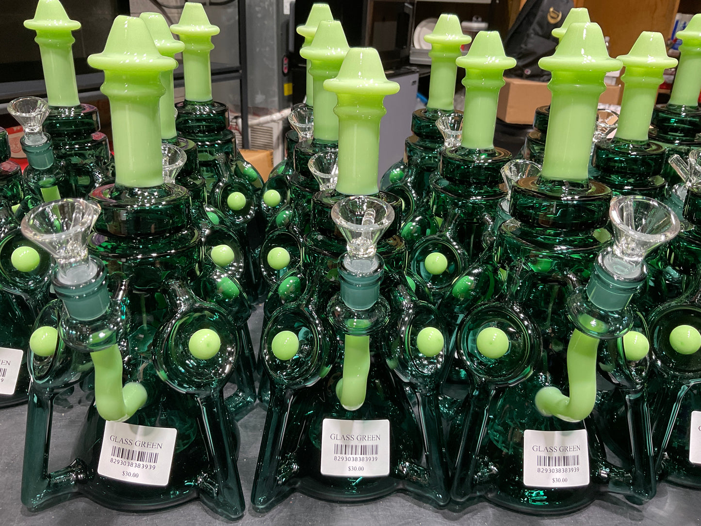 GLASS GREEN